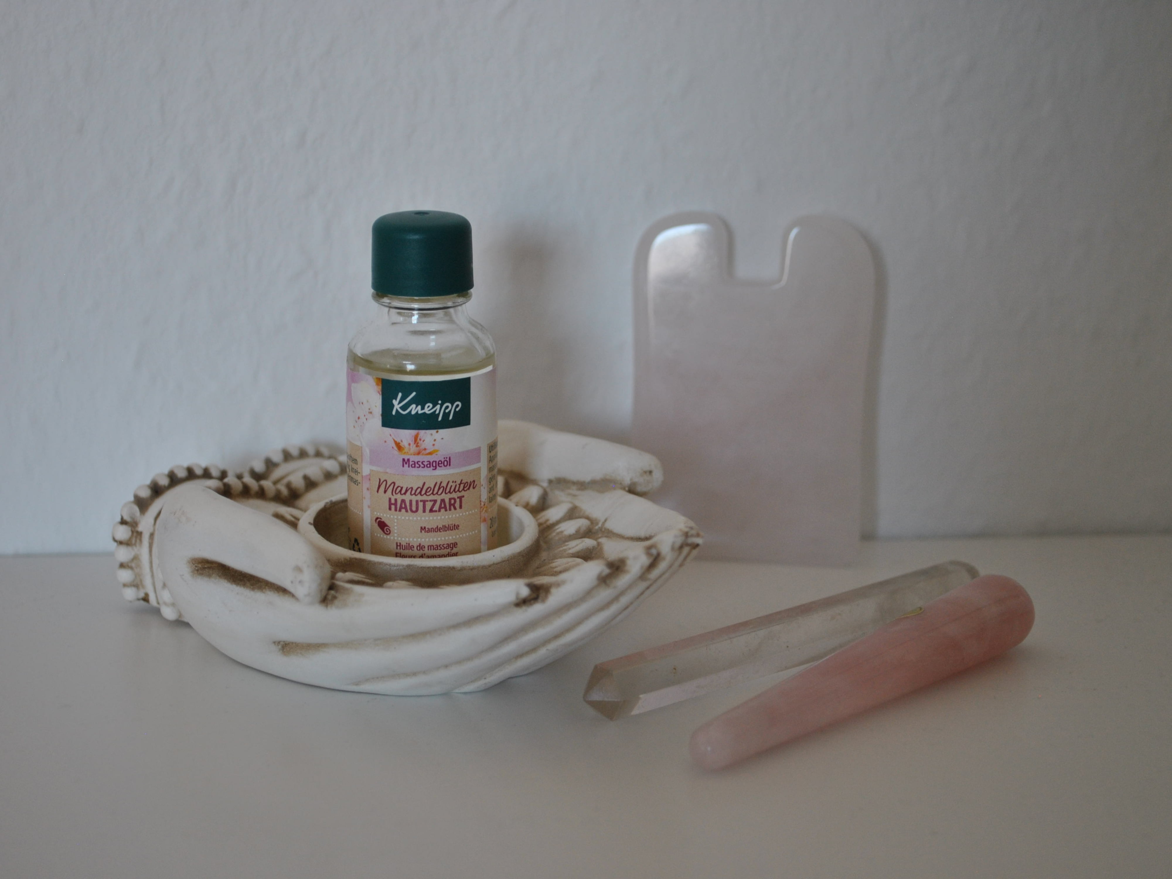 Ein Bild, dass die Behandlung via Dorn-Breuss Therapie zeigt